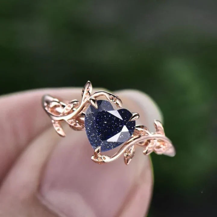 Kosmischer Ring mit blauem Herz