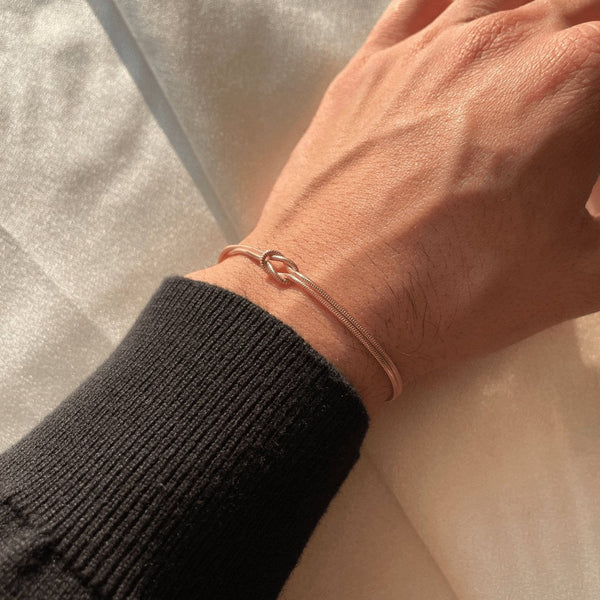Minimalistisches Vegan Leder Knot-Armband – Nachhaltiger Modeschmuck Geschenk