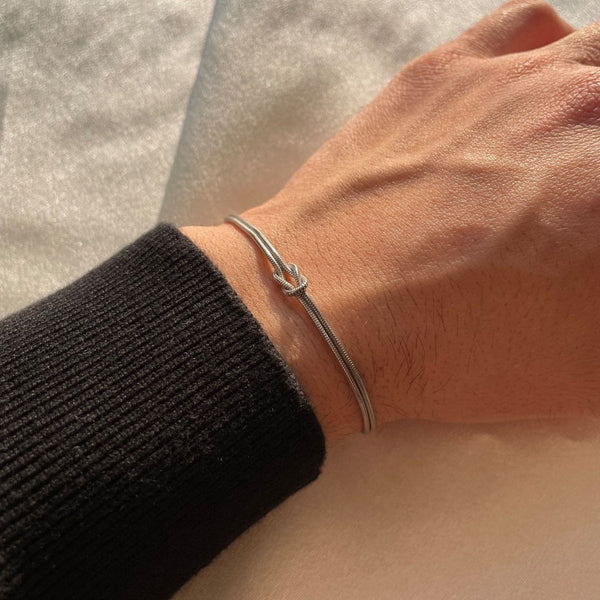 Minimalistisches Vegan Leder Knot-Armband – Nachhaltiger Modeschmuck Geschenk