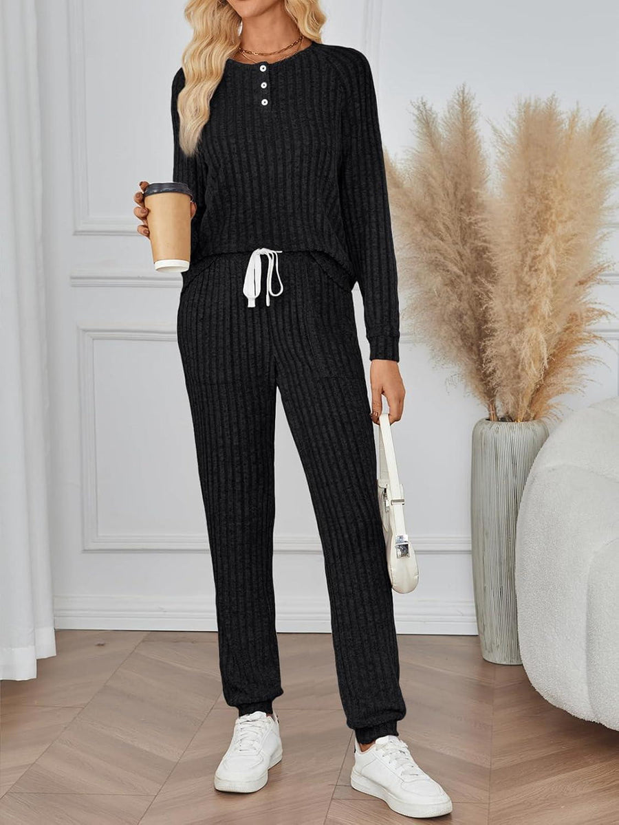 Rippenstrukturiertes zweiteiliges Set mit Langarmoberteil und Hose