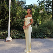 Gelbes, schulterfreies Maxikleid aus Satin für Damen