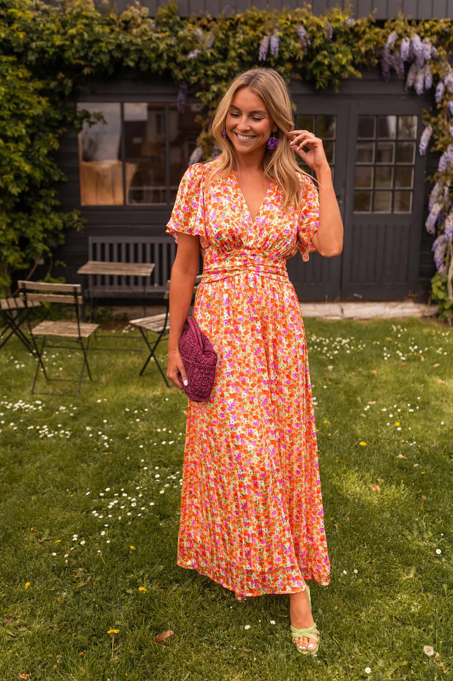 Sampaio – Elegantes Kleid Mit V-Ausschnitt Und Blumen Drucken