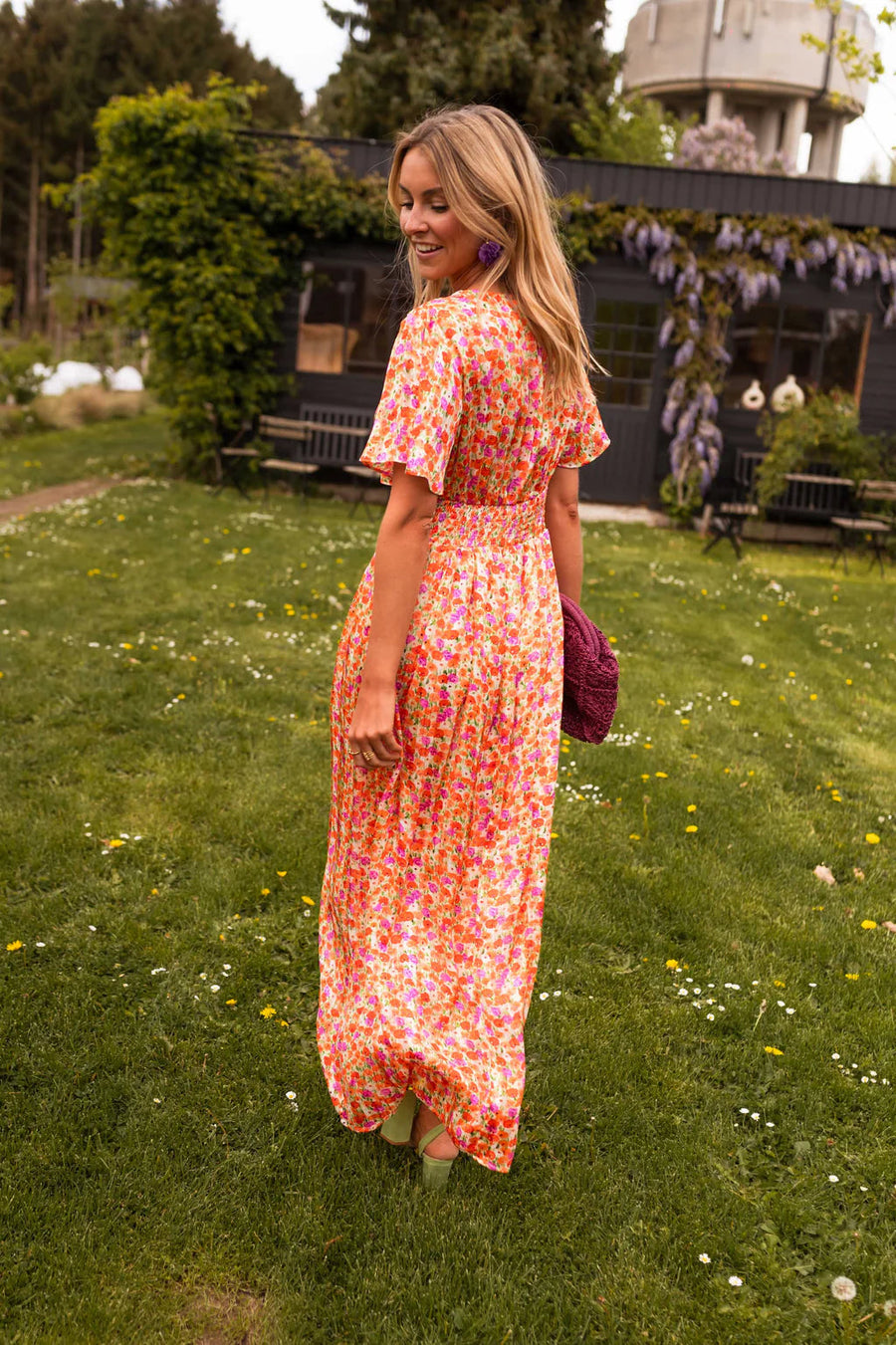 Sampaio – Elegantes Kleid Mit V-Ausschnitt Und Blumen Drucken