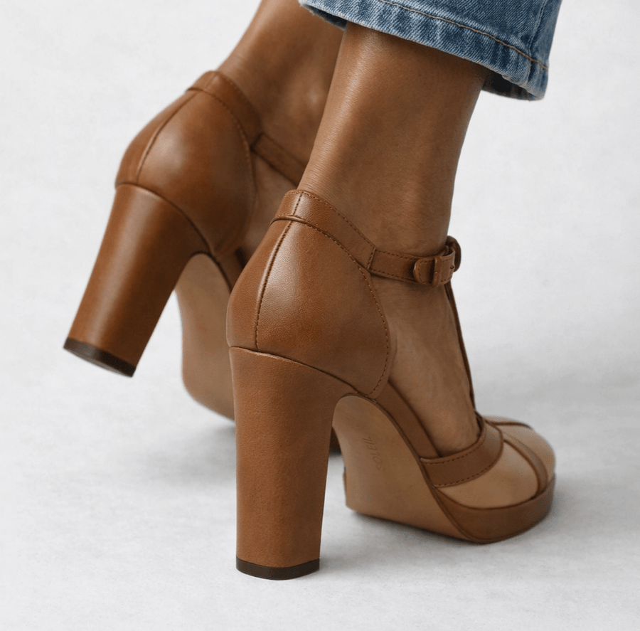 Runde High Heels Mit Knöchelriemen Und Schnalle