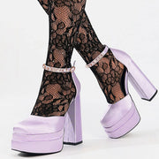 Avery - Glänzende Satin Pumps mit quadratischer Spitze und klobigem Plateau