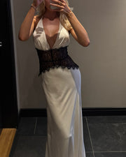 Astrid Satin Spitzenkleid mit Taillenschnürung und Rückenfrei