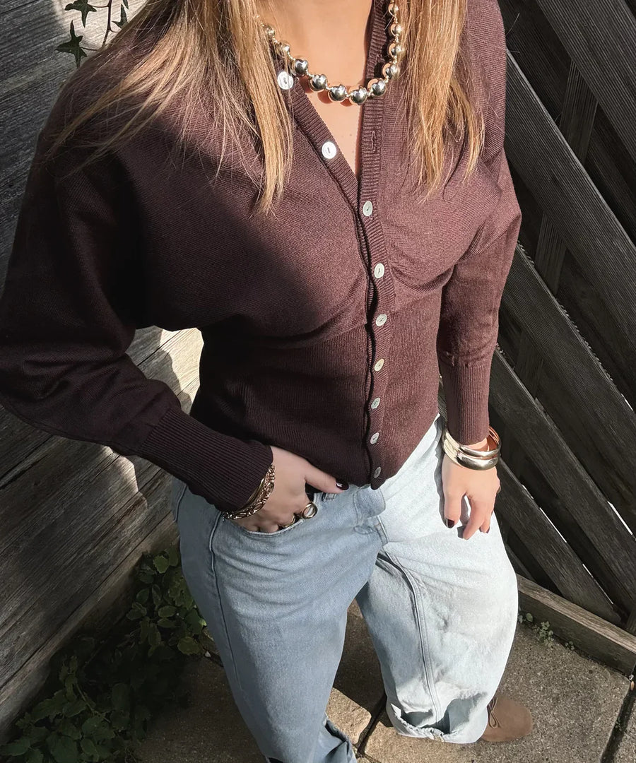 Luna Figurbetonte Strickjacke mit Knöpfen
