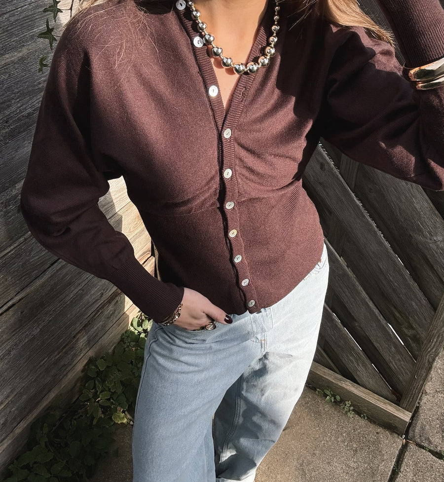 Luna Figurbetonte Strickjacke mit Knöpfen