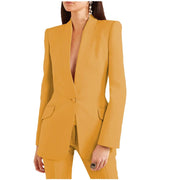Zweiteiliges Damenkostüm aus Blazer mit fallendem Revers und Hose