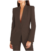 Zweiteiliges Damenkostüm aus Blazer mit fallendem Revers und Hose
