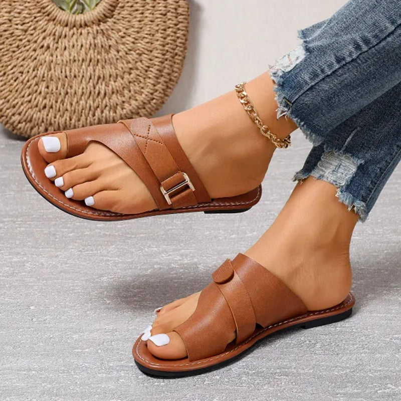 Heidi-Mode | Stylische Flache Zehentrenner Sandalen für Einen Trendigen Look