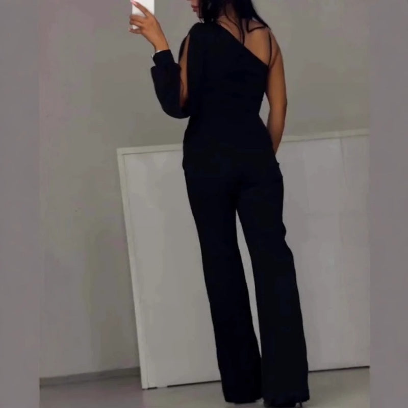 Azlina – Jumpsuit Mit Einer Schulter Und Ausgestelltem