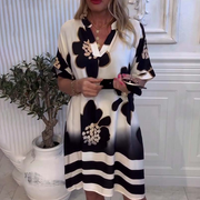 Yarina – Lockeres Kleid mit Print und tiefem V-Ausschnitt