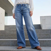 PAULA – JEANS MIT HOHER TAILLE UND WEITEM BEIN