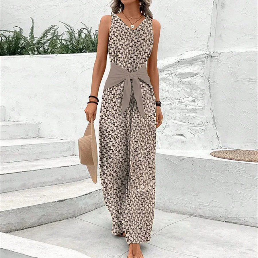 Laura | Damen Jumpsuit ärmellos modern geschnitten und feminin