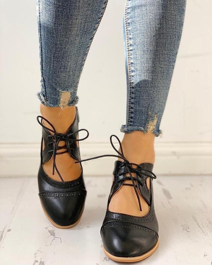 Vegane Sommer-Brogue Heels – Blockabsatz, Perforation, Komfort