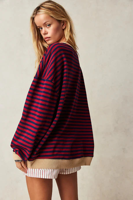Helen Gestreifter Oversize Pullover mit Küstenflair | Schwarz / Rot