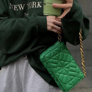 Damen Umhängetasche Vegan Leder – Mit Goldkette & Elegantem Design