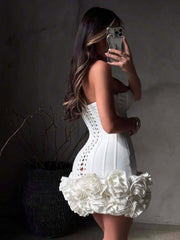 Weißes Corsagen Minikleid mit Blumenapplikation