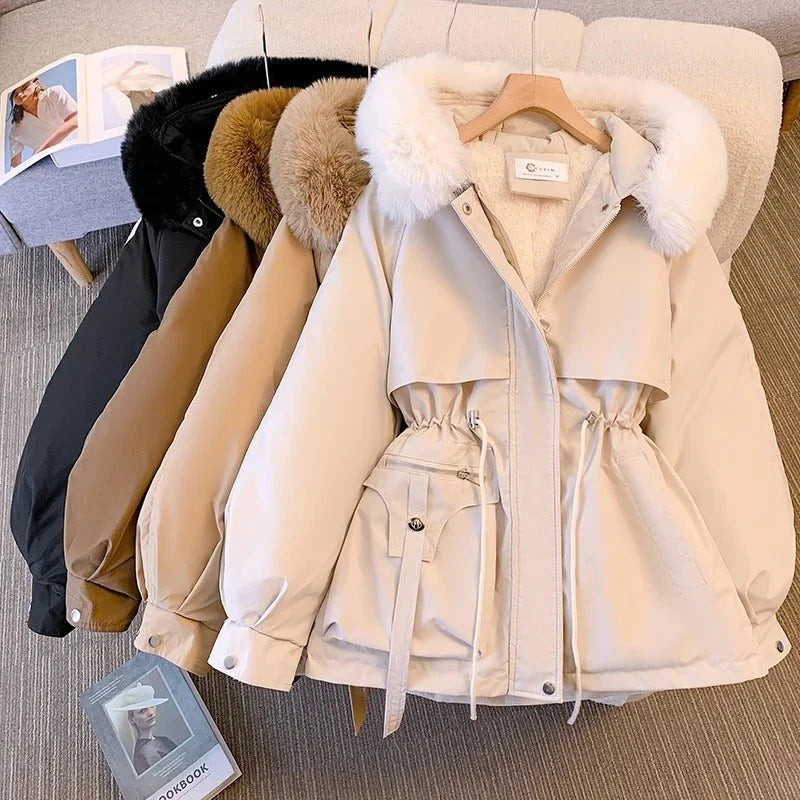 Damen Winterparka mit Kunstfell Kapuze und verstellbarer Taille